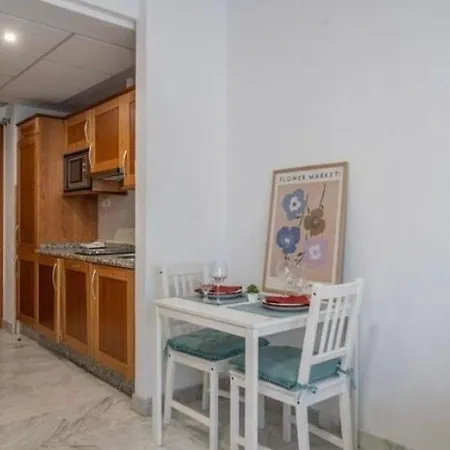 Estudio Anak-gadis Apartment